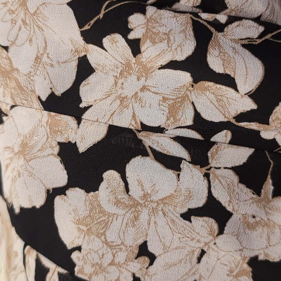 Forever 21 Black and Cream Floral Mini Skirt - Picture 3 of 3